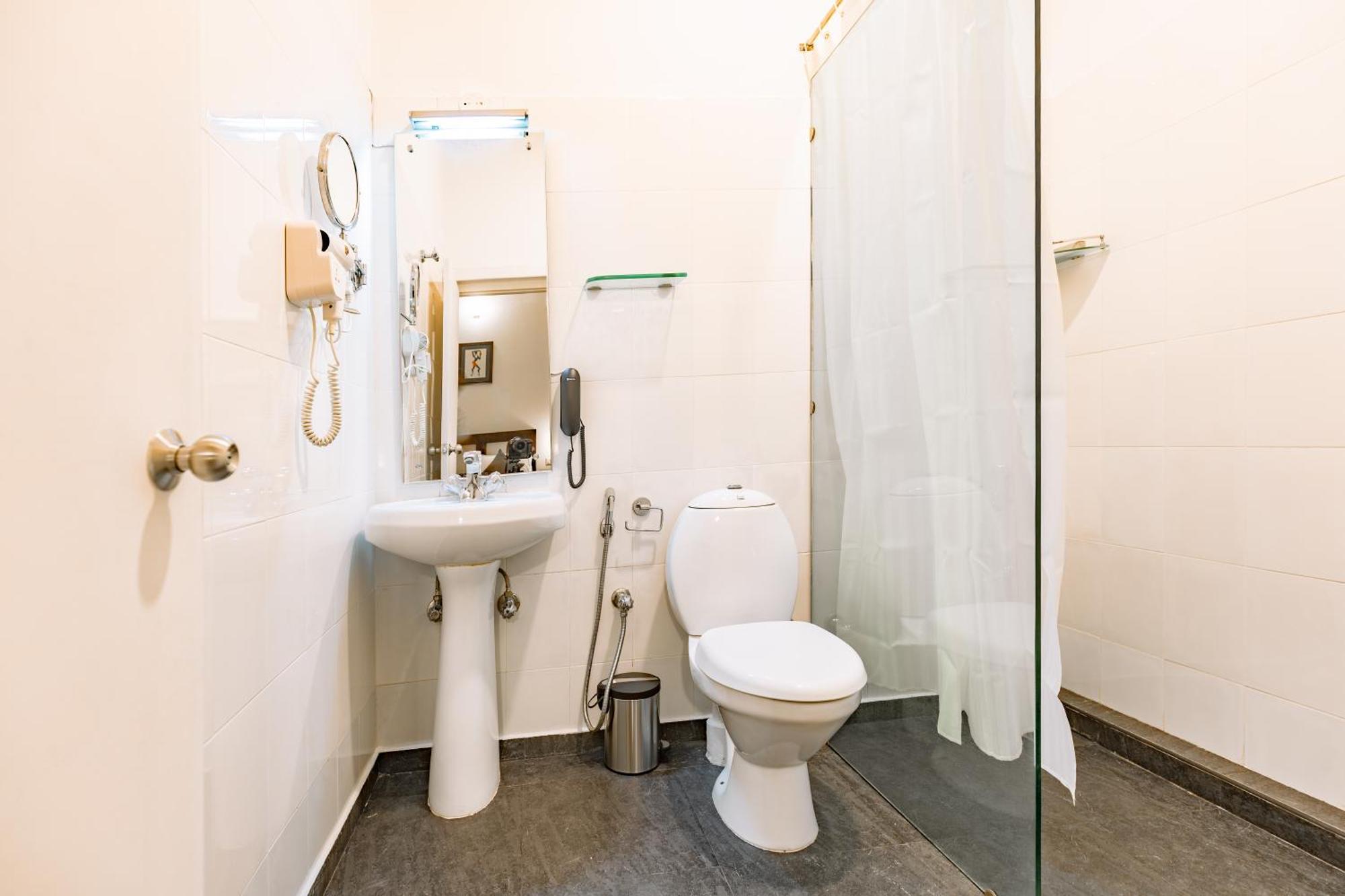 Hotel Narendra Central Muvattupuzha Exteriör bild