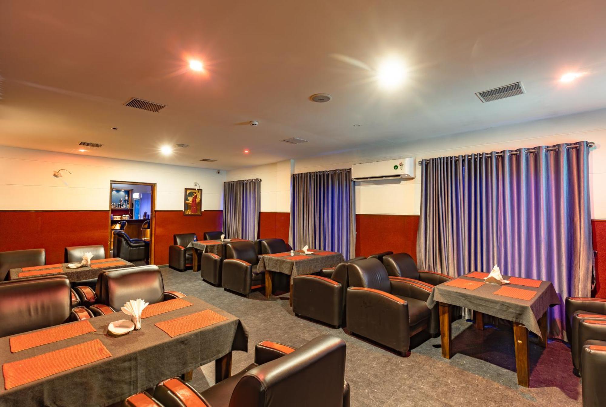 Hotel Narendra Central Muvattupuzha Exteriör bild